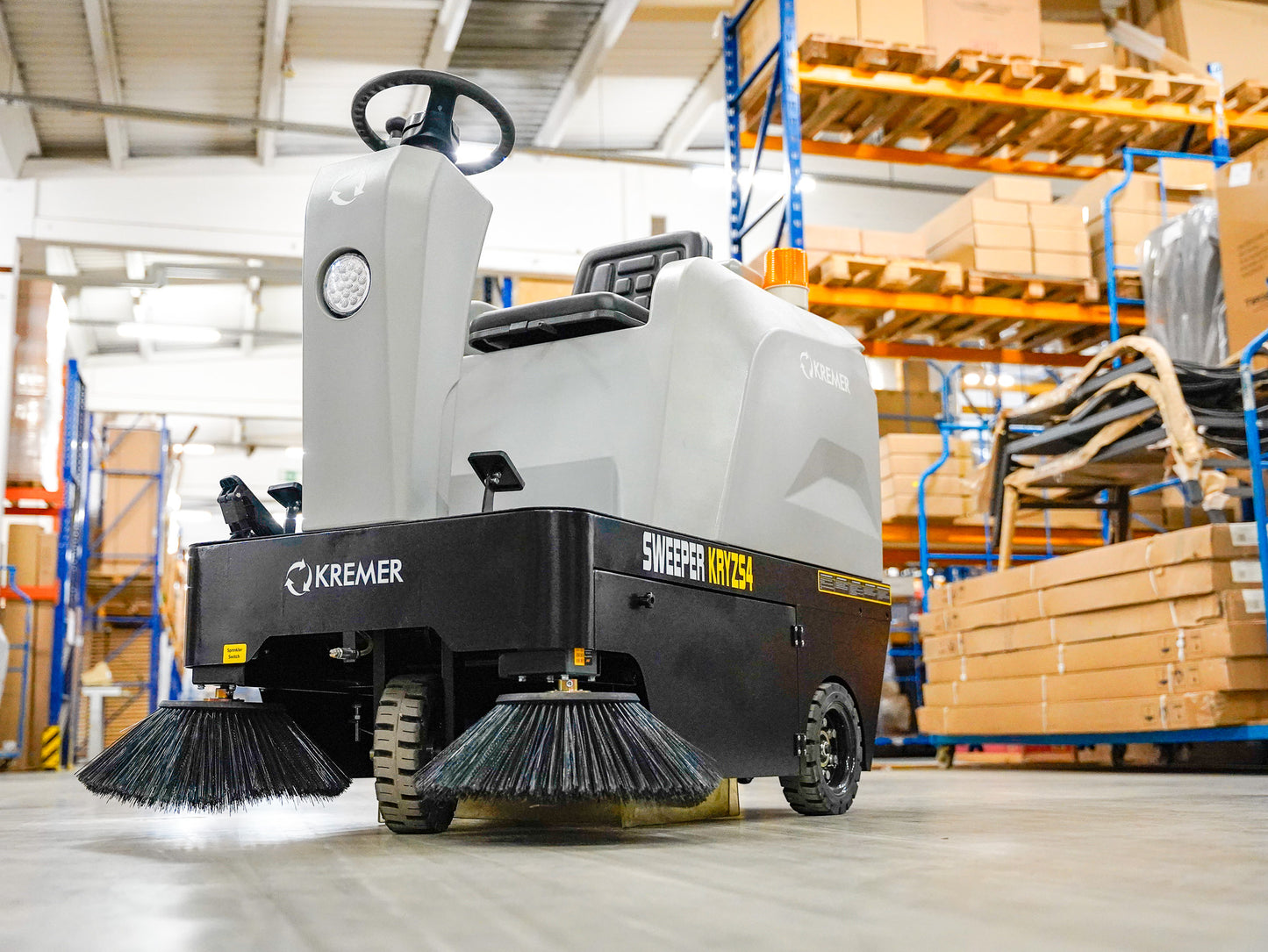 KRYZS4 Ride-on Sweeper Kremer