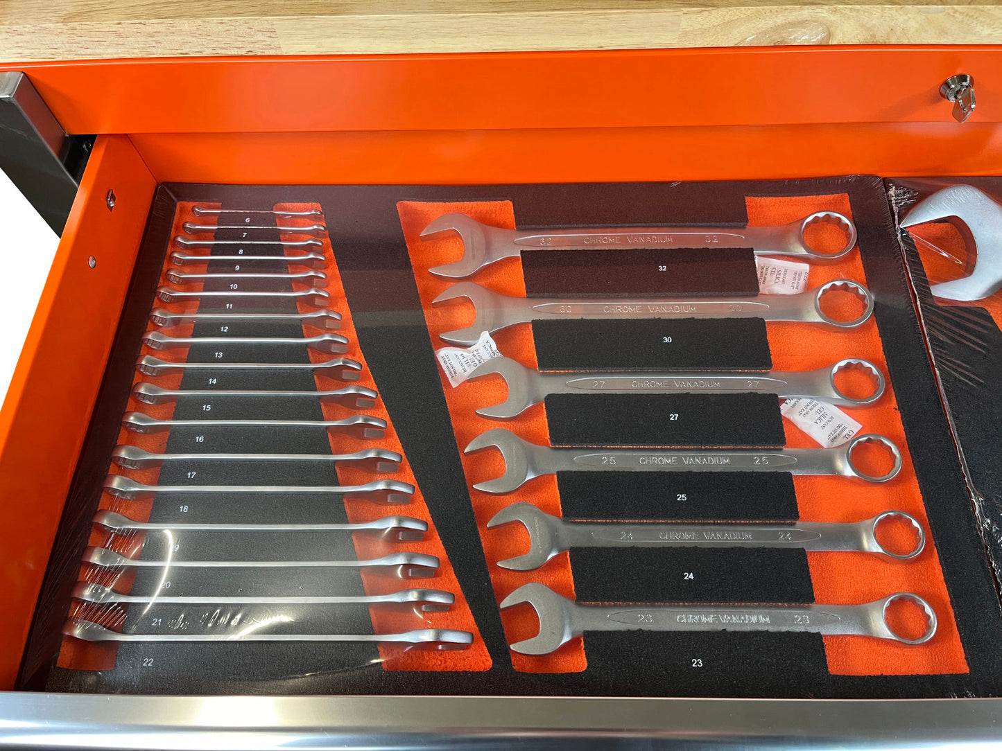 Daewoo tool trolley 387 pieces - professional quality