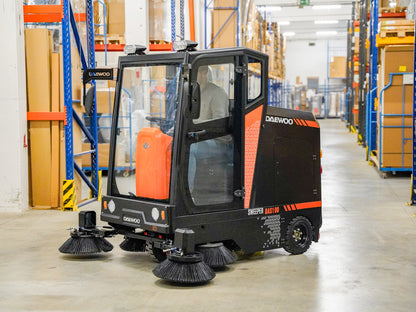DAS100 Sweeper with Cab Daewoo