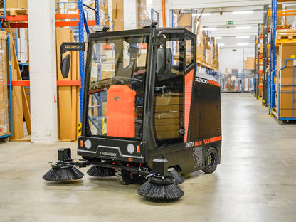 DAS100 Sweeper with Cab Daewoo