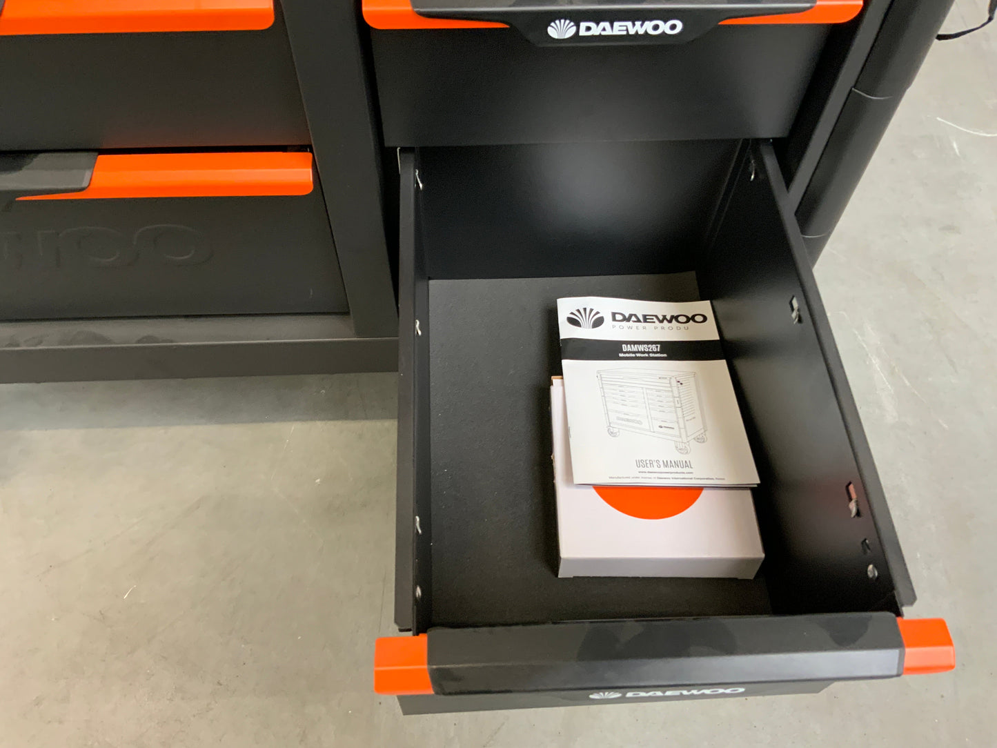 Daewoo tool trolley 267 pieces - professional quality