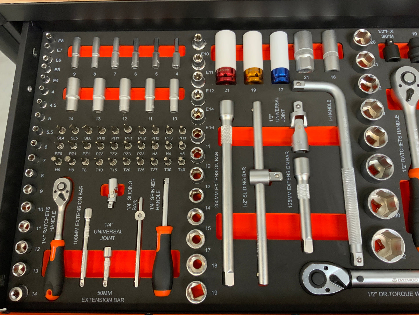 Daewoo tool trolley 267 pieces - professional quality