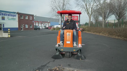 Balayeuse autoportée Graefer KM160-PRO jusqu'à 8 000 m²/h avec toit